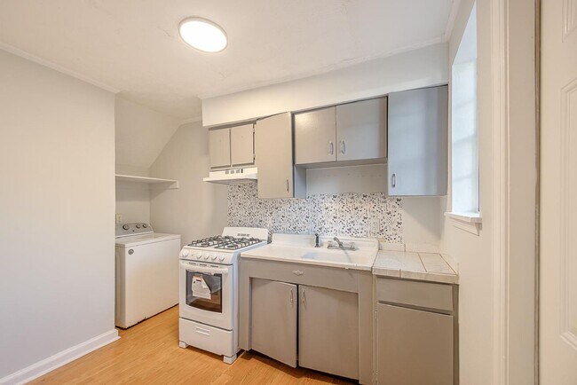 Building Photo - 517 N Florida St