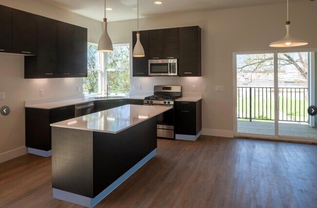 Building Photo - 5209 Nichols St