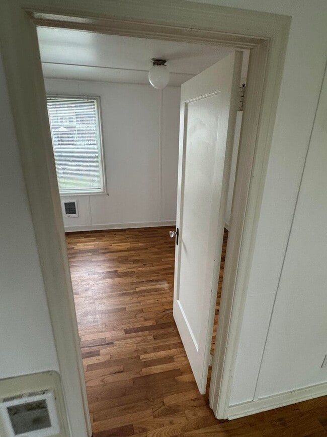 Building Photo - 1 Bedroom Duplex in Downtown Eugene