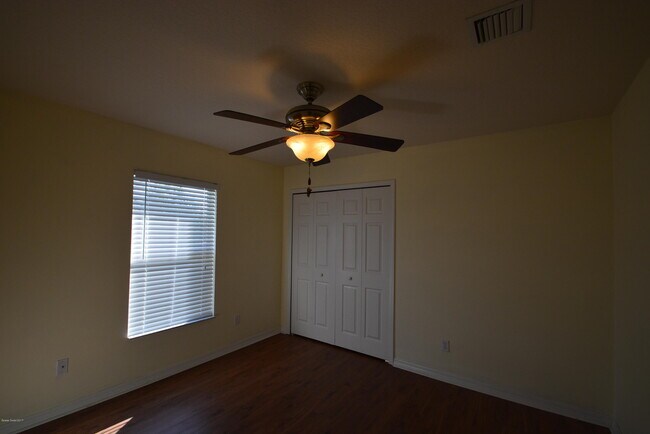 Building Photo - 2861 Emerson Dr SE