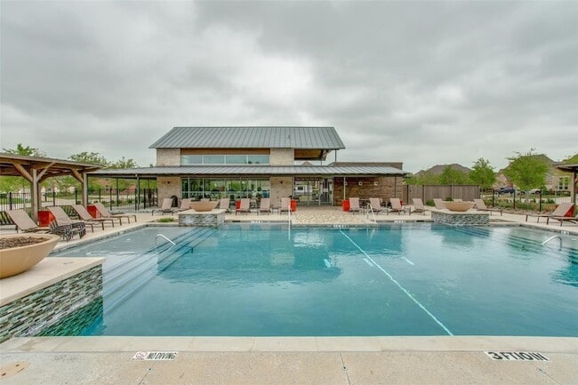 Building Photo - 2408 Griffith Park Dr