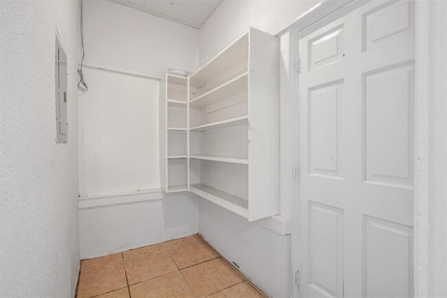 Building Photo - 1601 Holman St