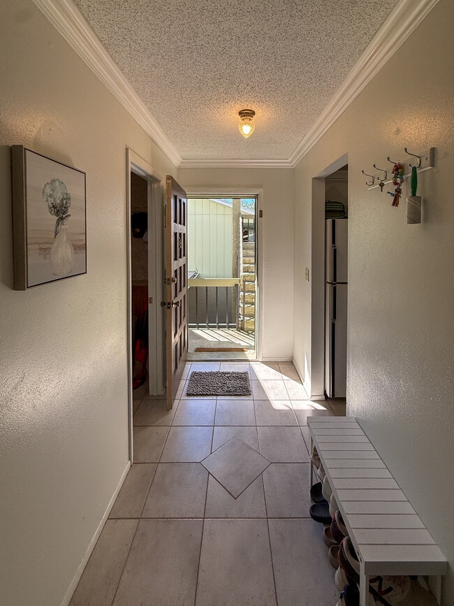 Building Photo - 800 NW Fork Rd