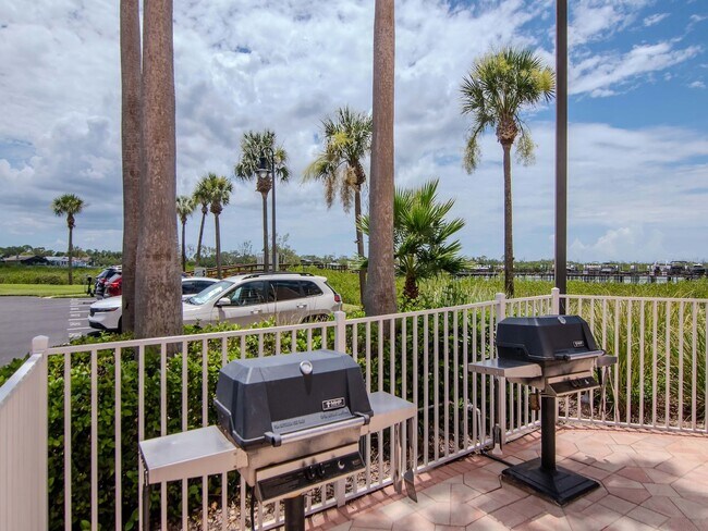 Building Photo - Waterfront Penthouse Living – Luxury 3 Bedroom / 2 Bath Condo on the Water