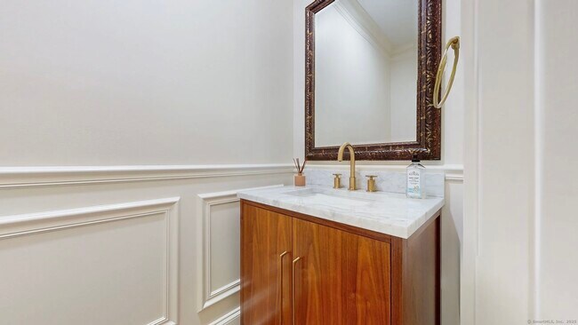 Building Photo - 59 Crescent Rd