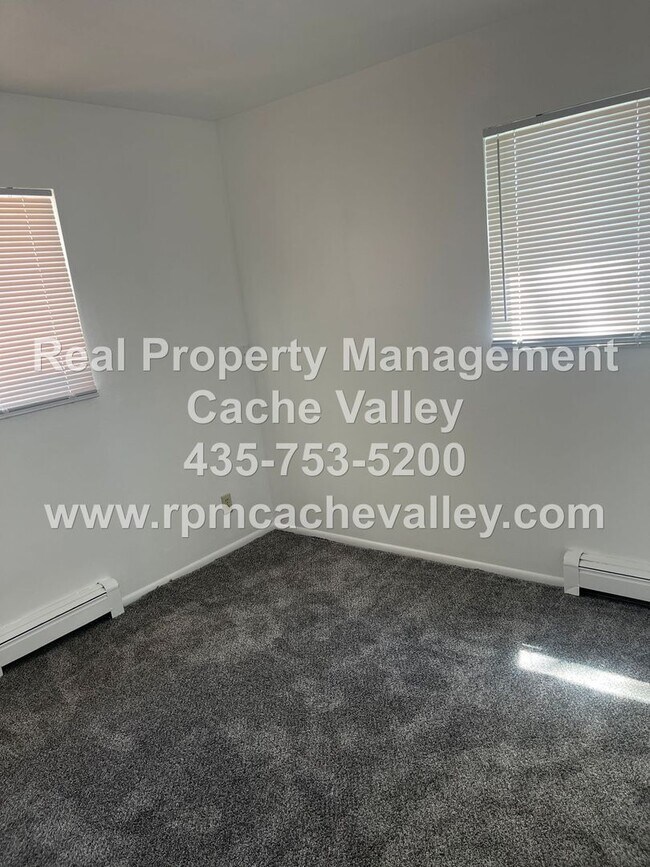 Building Photo - 410 N 200 W