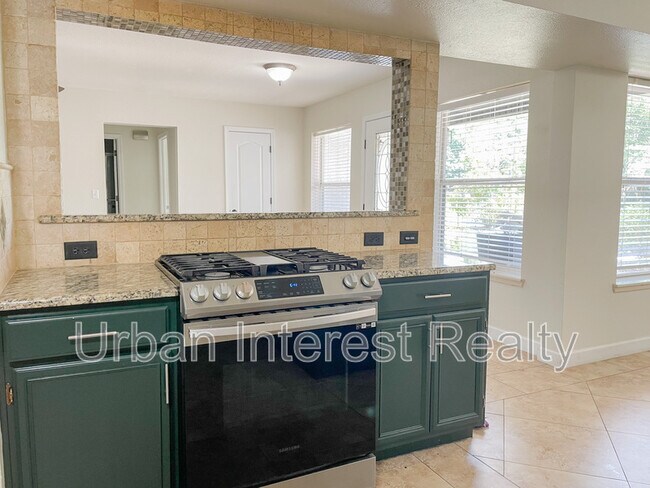 Building Photo - 505 Beach Dr