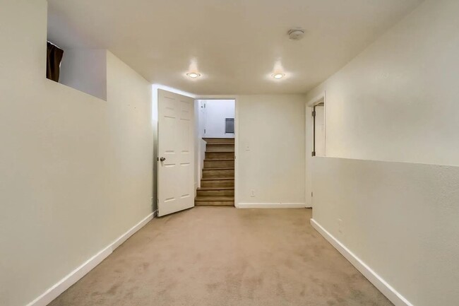 Building Photo - Charming 3-Bedroom Bungalow with Oversized...