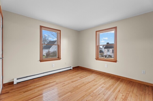 Building Photo - 62 Brookside Ave E