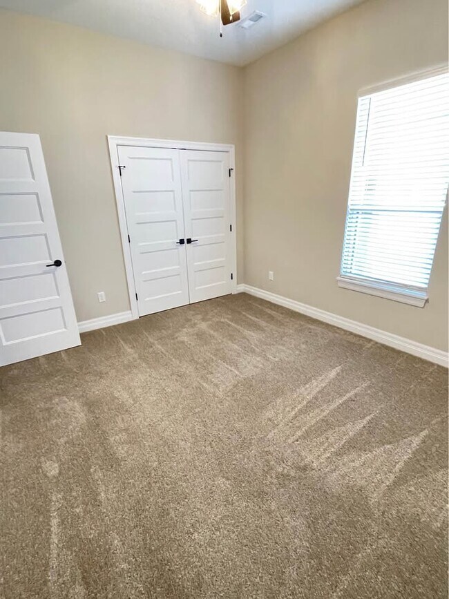 Building Photo - 4670 W Emerald Bay Ct