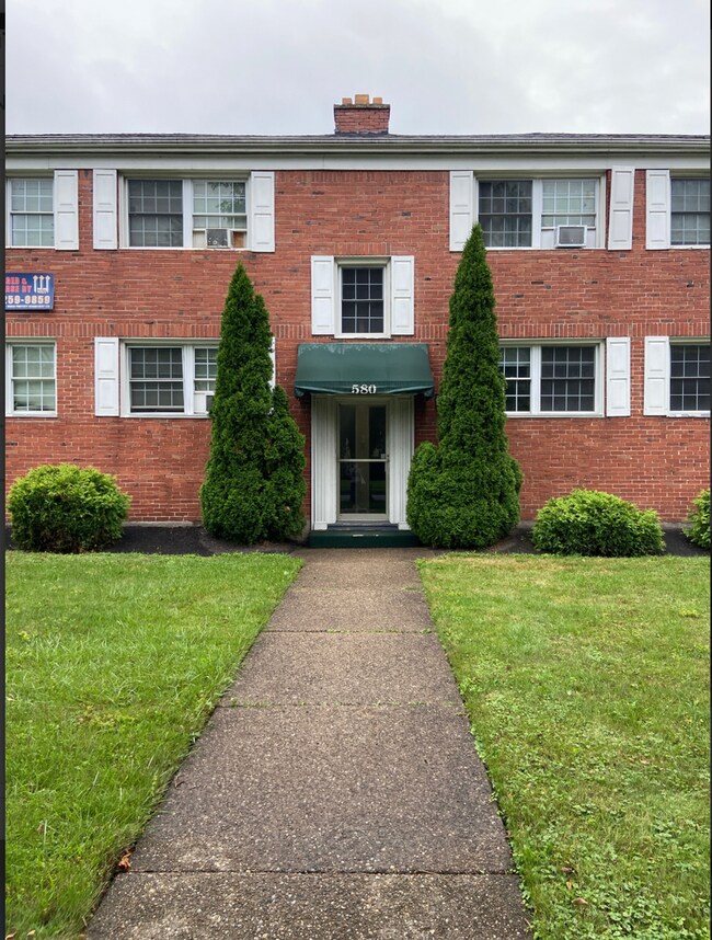 Building Photo - 580 Amherst St