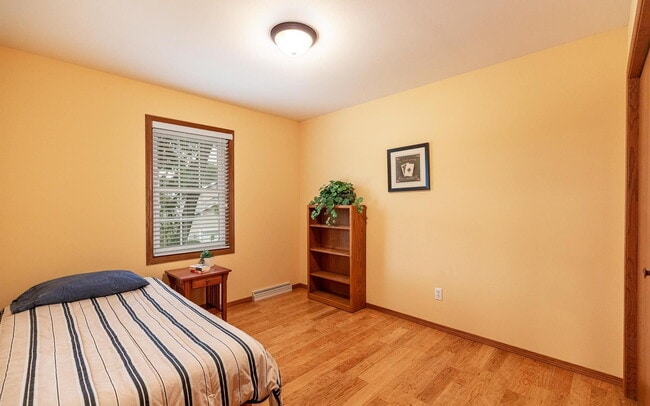 Building Photo - 878 Sky Ridge Dr