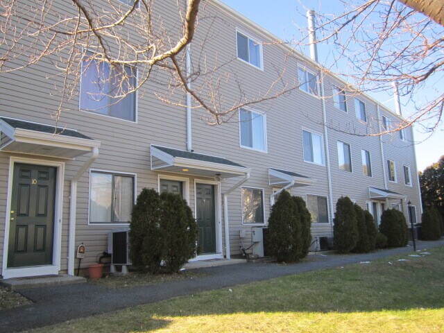 Building Photo - 31 Stuart Ave
