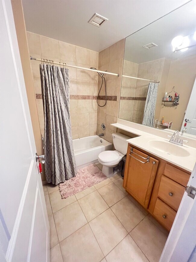 Building Photo - 700 1st St