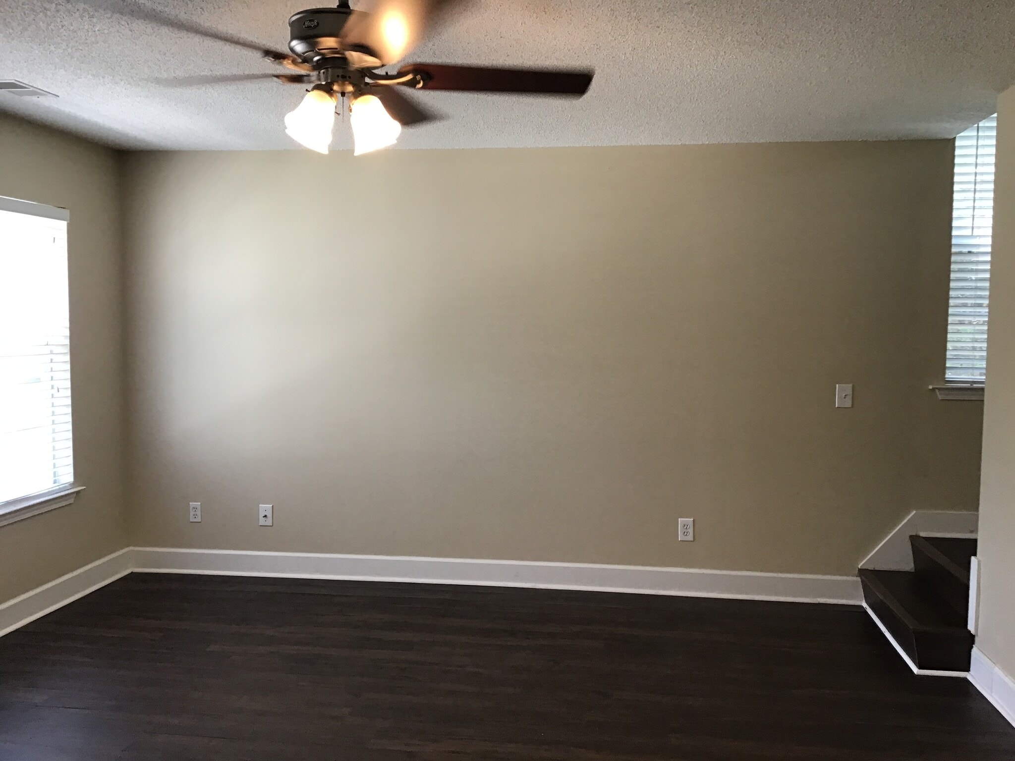 Building Photo - 634 Coopers Ln N