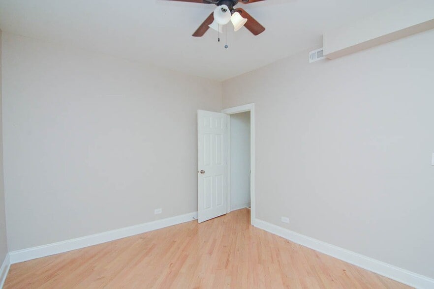 Building Photo - 899 Green Bay Rd