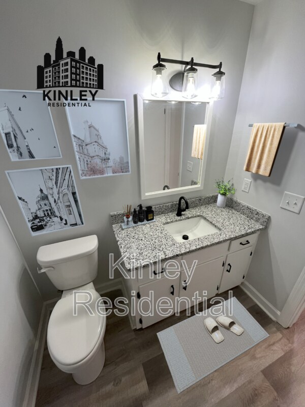 Building Photo - 3647 Spangenberg Ave
