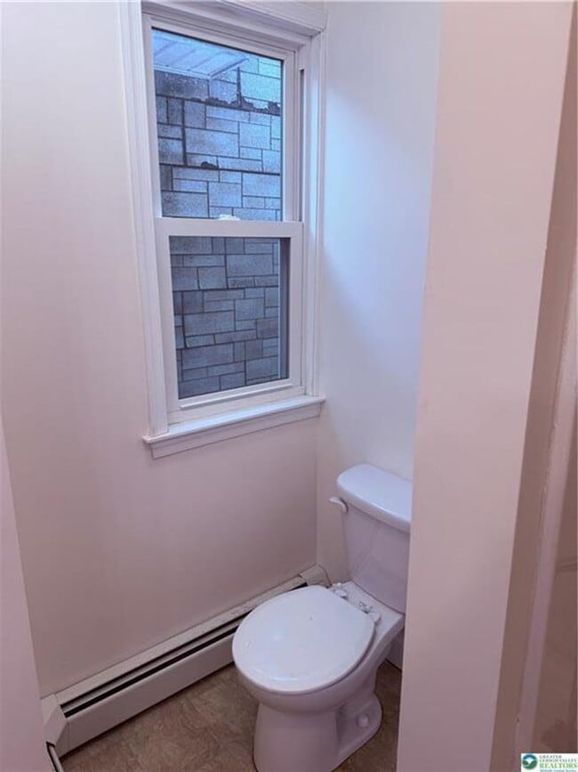 Building Photo - 3 bedroom 1 bathroom