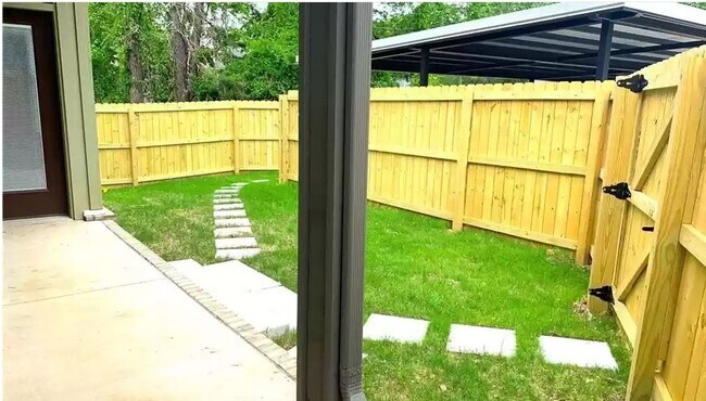 Building Photo - New construction in the heart of East Fayetteville!