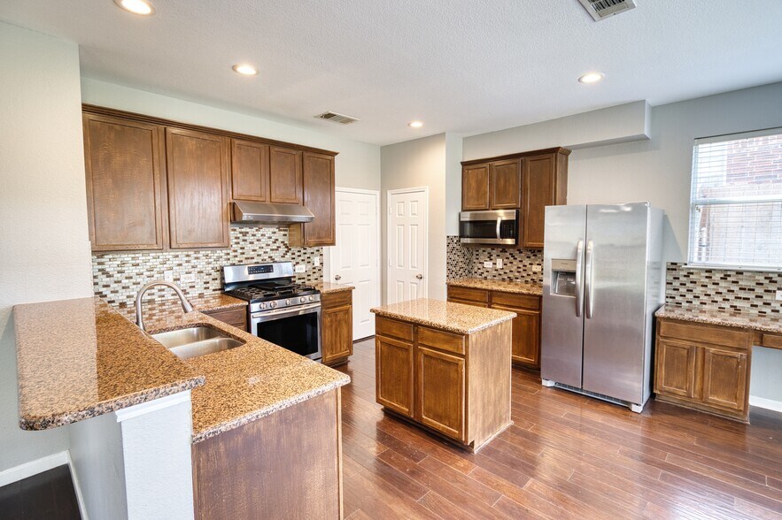 Building Photo - 9961 Delamere Dr
