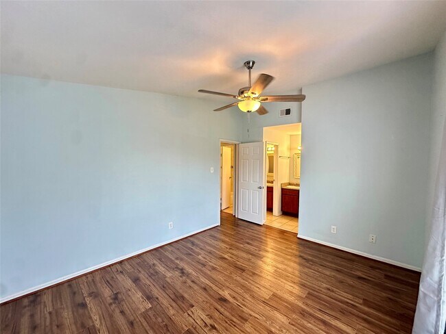 Building Photo - 3506 Cove View Blvd