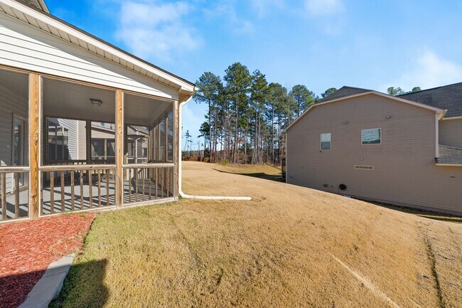 Building Photo - Amazing location in Durham-Pool, Tennis Courts, Gym!