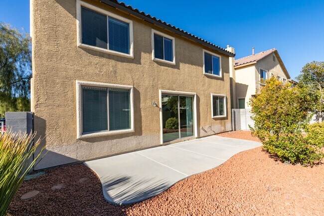 Building Photo - 3 bedroom + Den! Ready for immediate move ...
