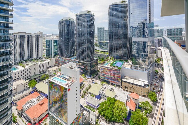 Building Photo - 1010 Brickell Ave