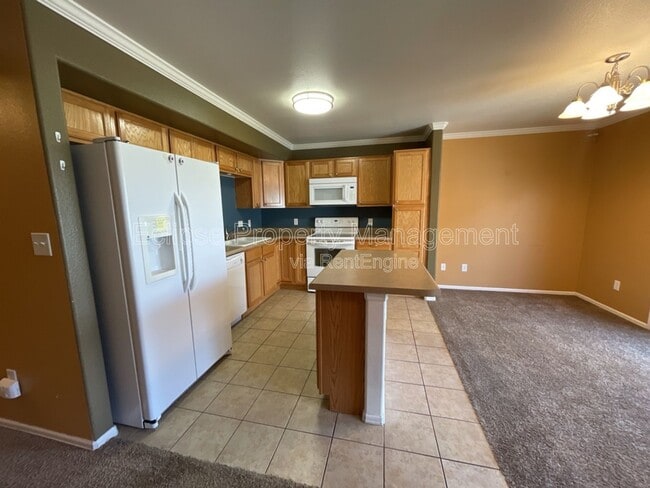 Building Photo - 2451 1/2 Theresea Ln