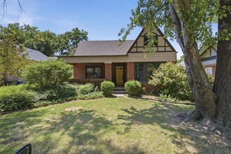 Building Photo - Adorable Midtown brick bungalow