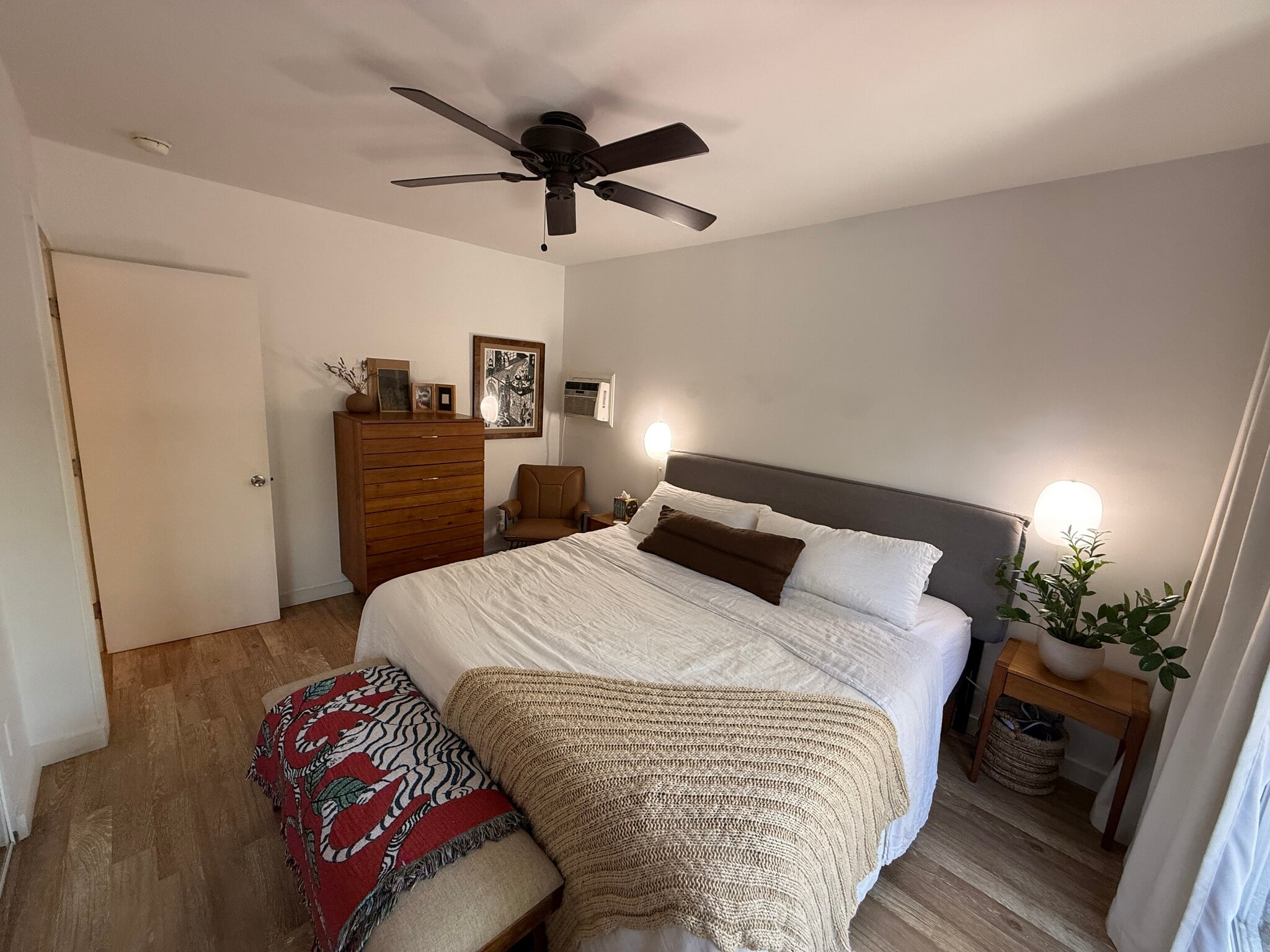 Master bedroom opens to backyard - 2343 Yosemite Dr