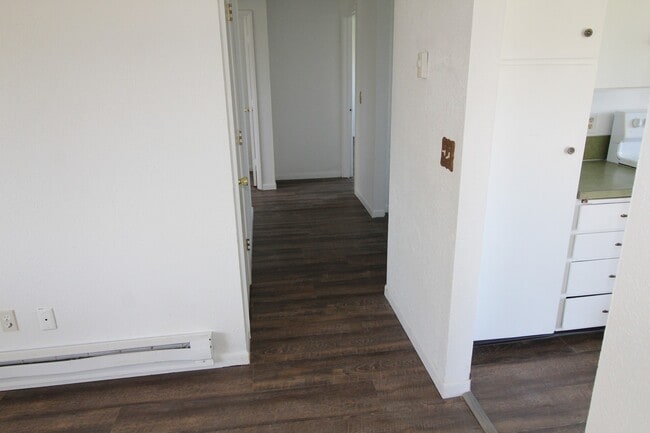 Building Photo - 4831 Darwin Pl