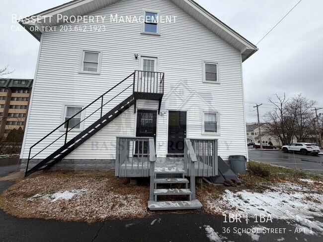 Building Photo - 36 School St