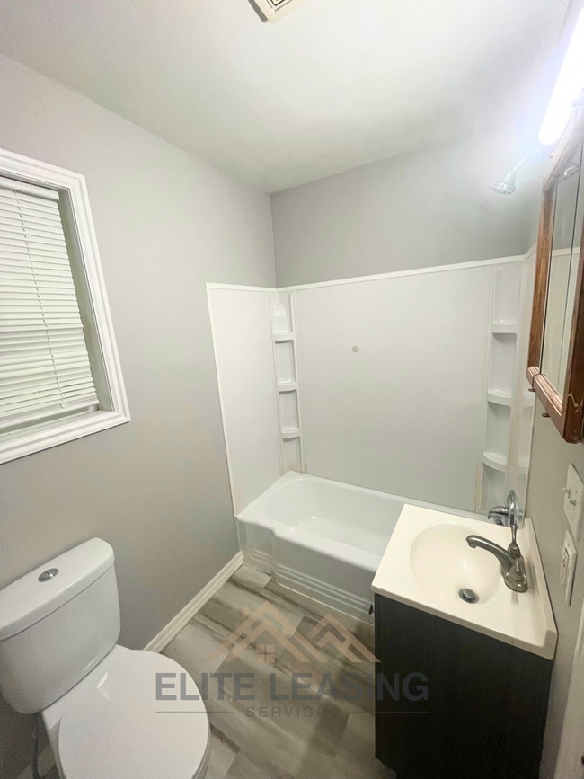 Building Photo - Cozy 2-Bedroom Duplex – Available NOW