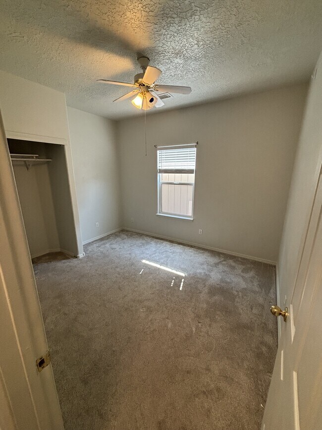 Building Photo - 6601 Shiprock Dr NE