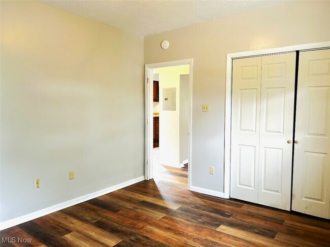 Building Photo - 634 Cove Rd