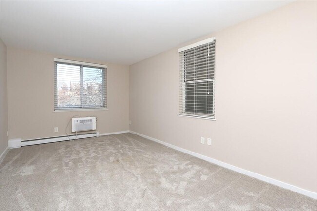 Building Photo - 141 E Lake Blvd