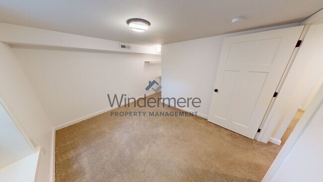 Building Photo - 1346 Bonsella St