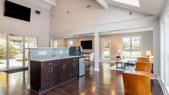 Building Photo - 2311 Dunwoody Crossing