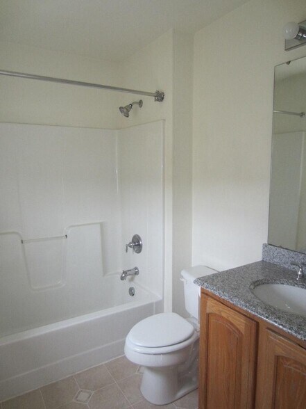 Building Photo - 188 Blue Grass Cir