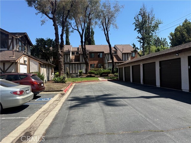 Building Photo - 1004 S Mountain Ave