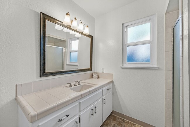 Building Photo - One level home Crockett, magnificent VIEWS