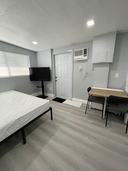 Primary Photo - 3101 N 66th Ave