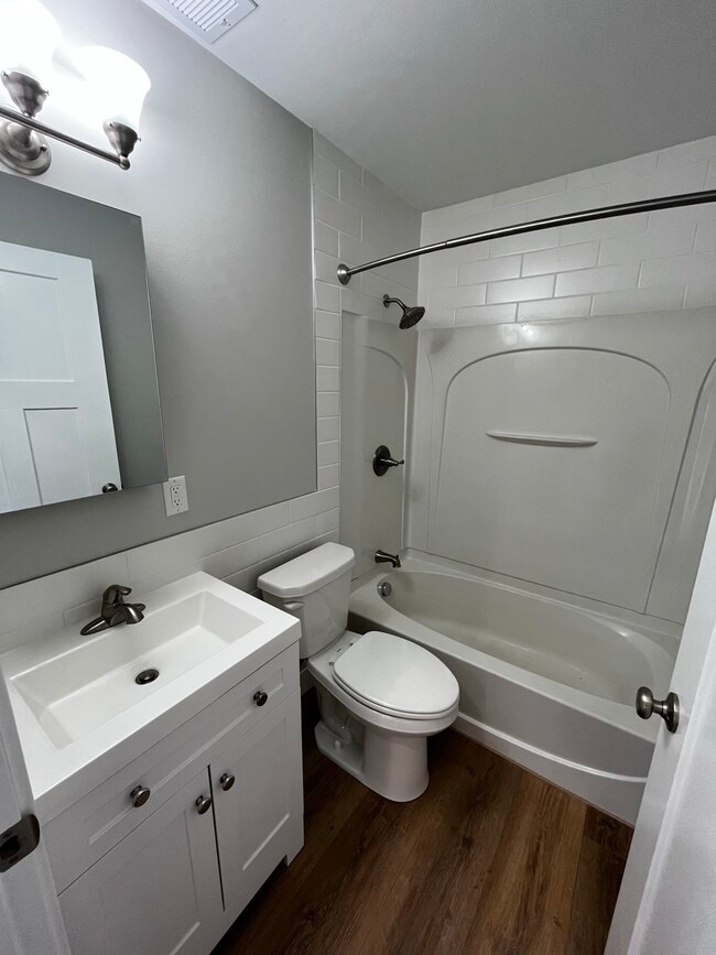 Building Photo - 54 Fontenelle St SE