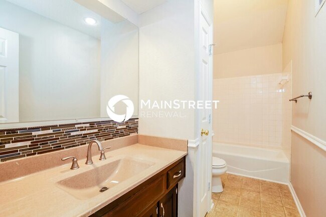 Building Photo - 4 Bedroom Pet-Friendly Home in GRANDVIEW, MO with Main Street Renewal