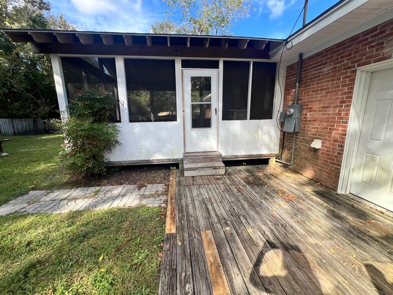 Building Photo - 109 Shearin Hills Dr