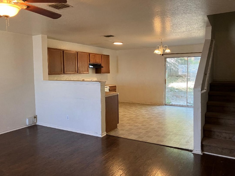 Building Photo - 9910 Amber Ledge