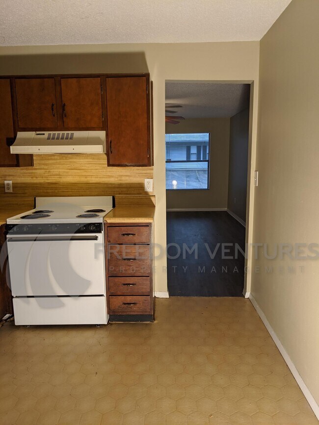 Building Photo - 2300 Grayson Valley Dr