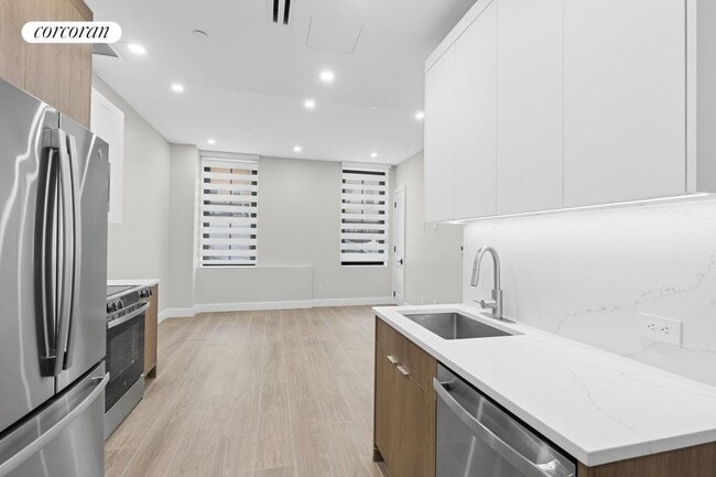 Building Photo - 760 Metropolitan Ave