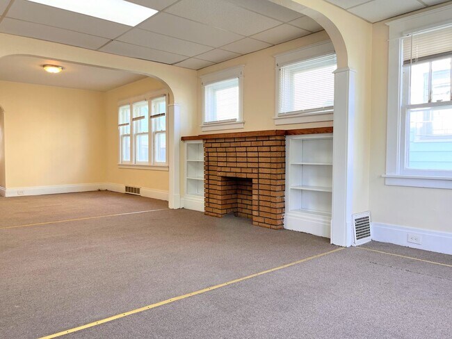 Building Photo - 253 Shirley Ave